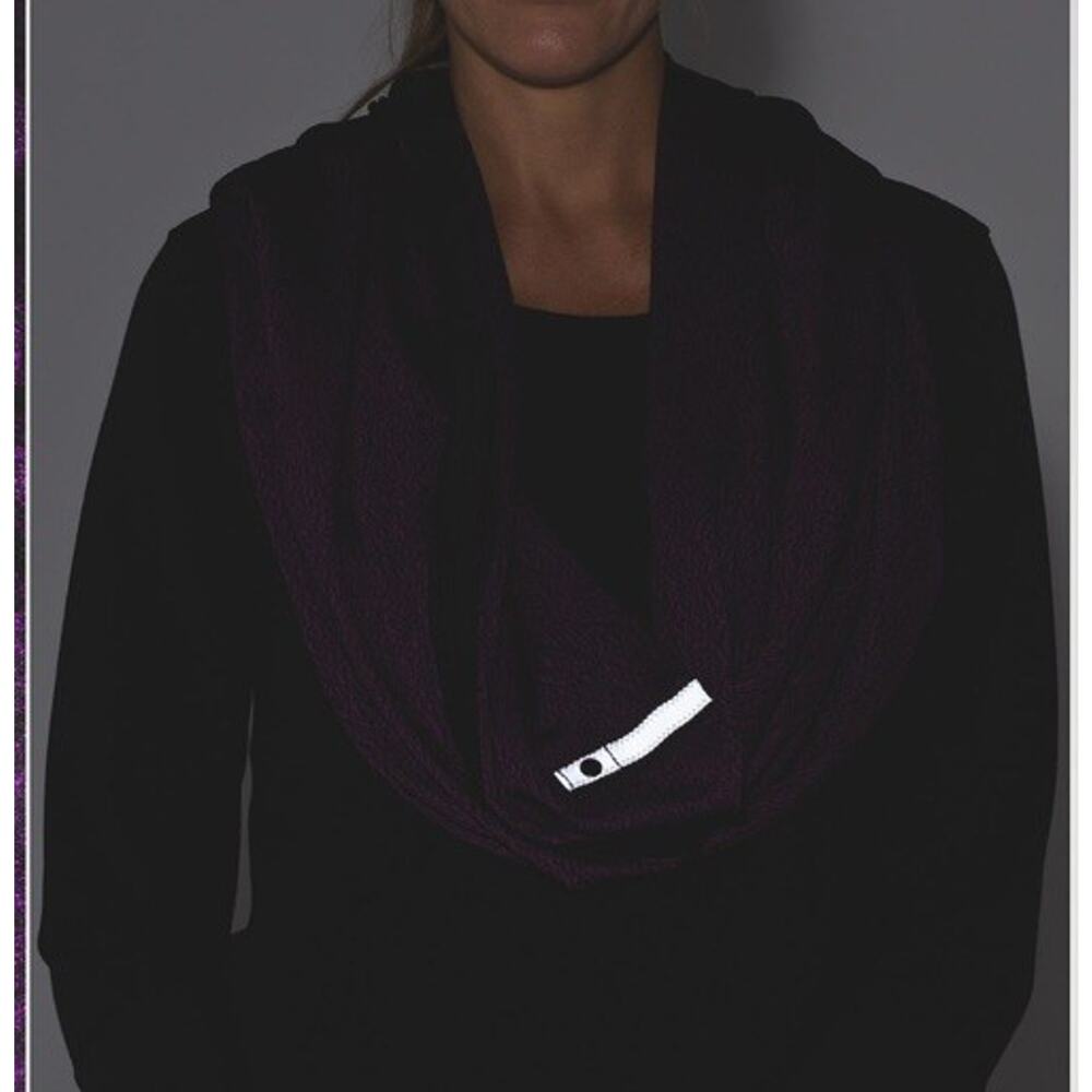 Lululemon Vinyasa Scarf Shawl Wrap Purple Black One Size Activewear Run Snaps - Picture 4 of 9